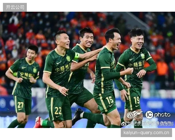 老将阿瑙托维奇的支点作用不可或缺，他的对抗和做球能力能为后排插上的队友创造空间。